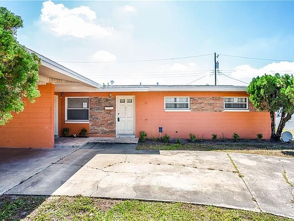 2nd image of 6211 Spanish Oak Dr #4