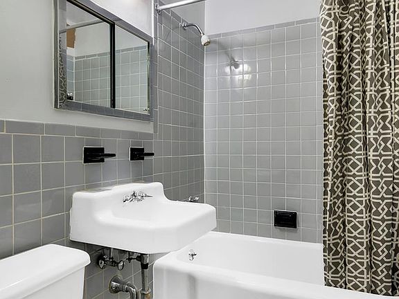 4th image of 345 E 81st St APT 4G