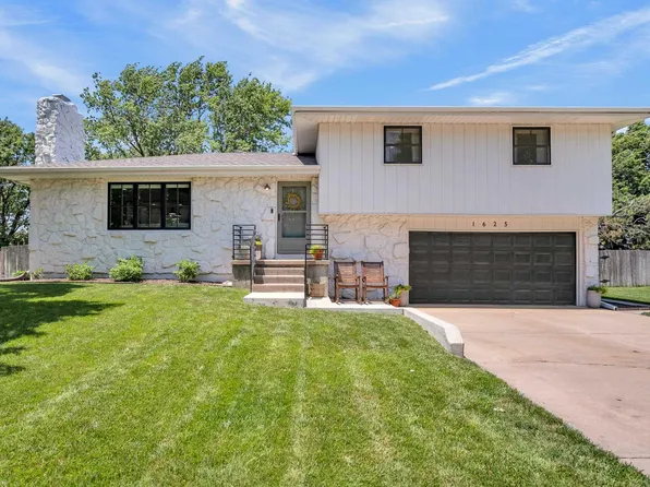 1625 Suncrest Dr, McPherson, KS 67460
