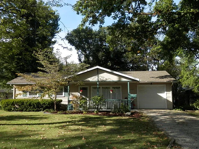 703 W Woodlawn Ave photo 1