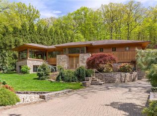 77 Holly Pl, Briarcliff Manor, NY 10510