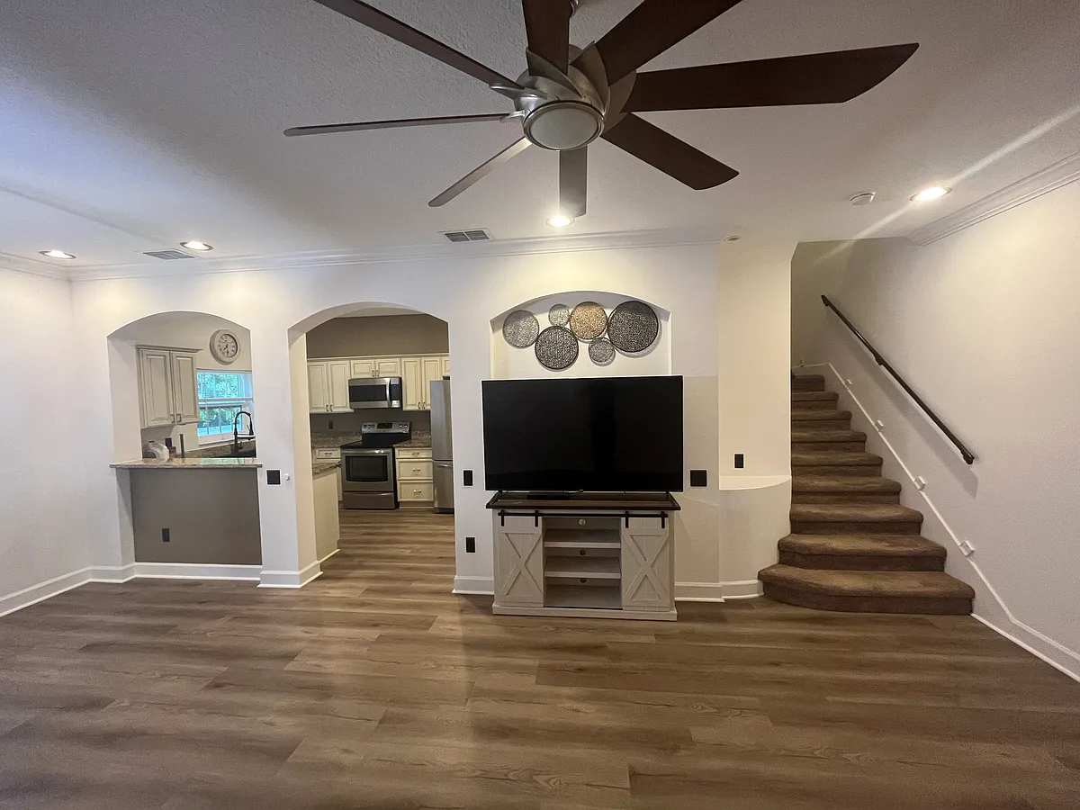 more living room photos - 610 105th Ln N