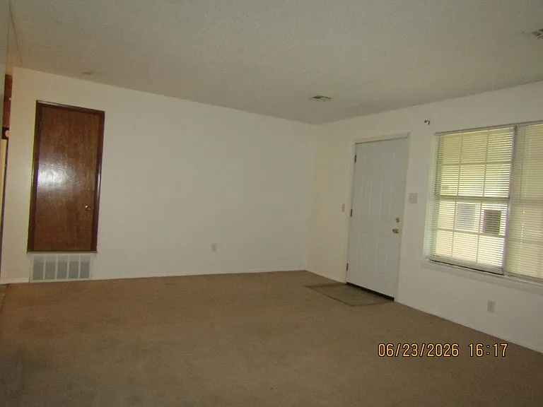 147 NE Dunlop St — Photo 4