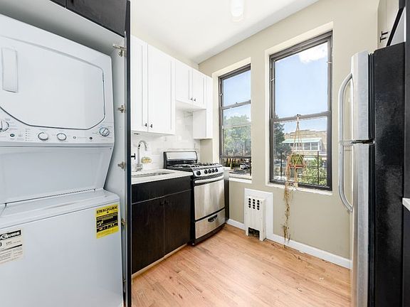 4th image of 301 E 26th St APT 2R