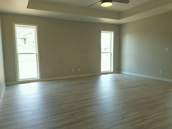 3rd image of 213 Howard Dr