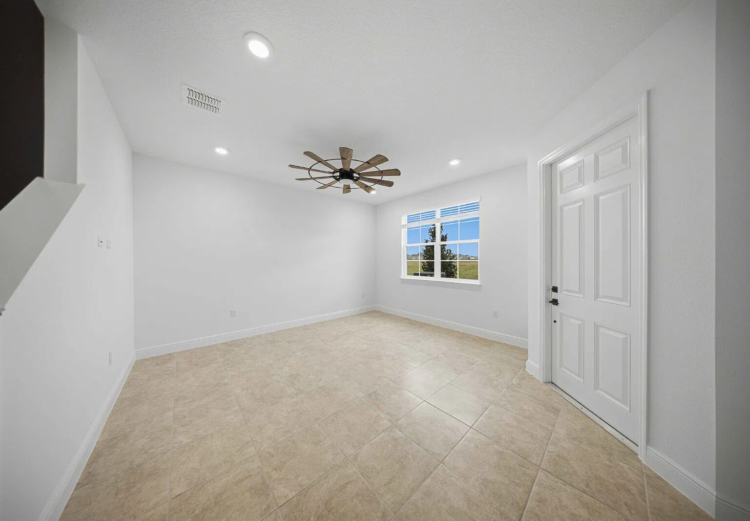 3 bed, 2.5 bath, 1551 sqft, $1,895 — Photo 3