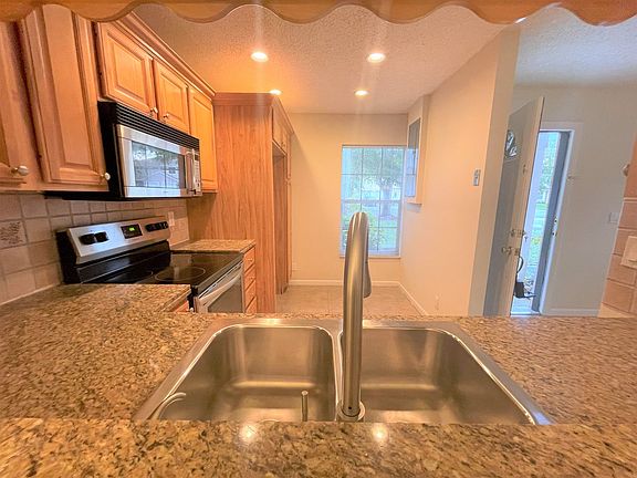 3rd image of 152 Pheasant Run Blvd