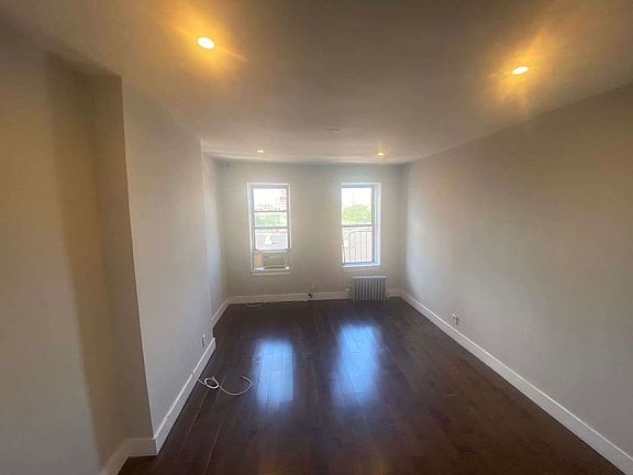 2nd image of 320 E 126th St #5A