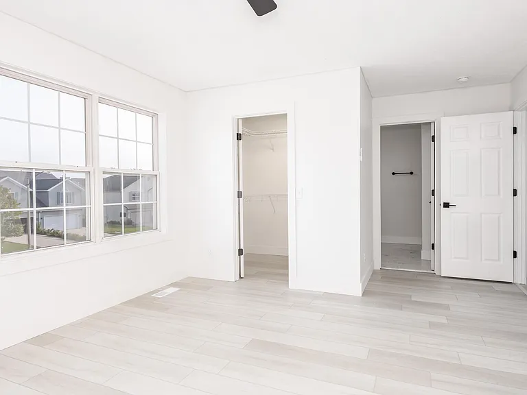 2805 Gill St — Photo 24