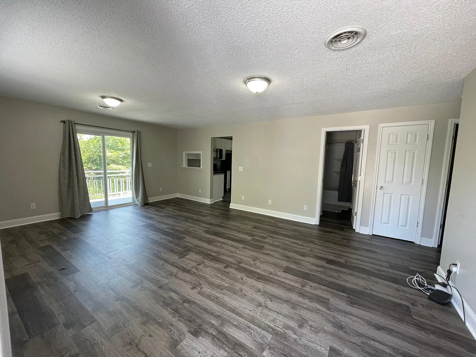 2 bed, $1,350 — Photo 3