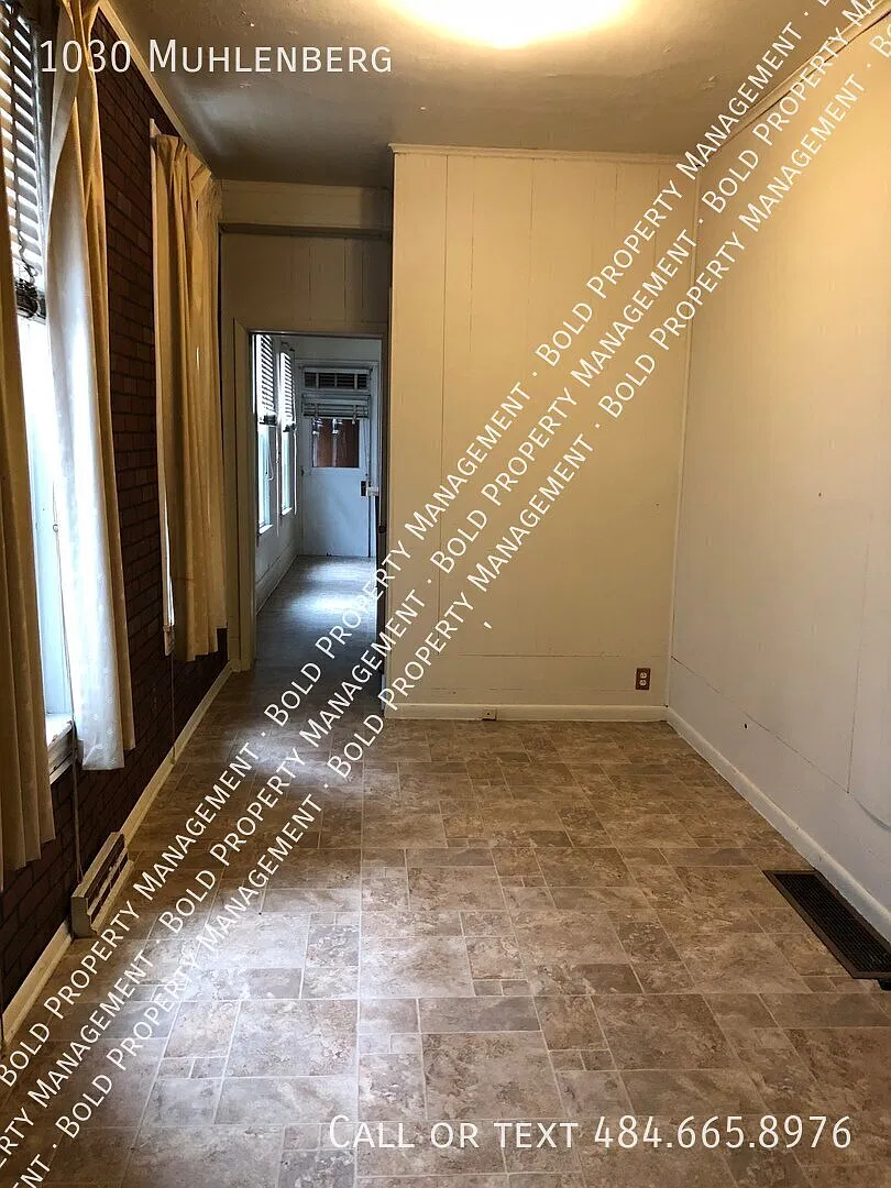 Large 3 Bedroom 1 Bath across from Elementary School — Photo 3