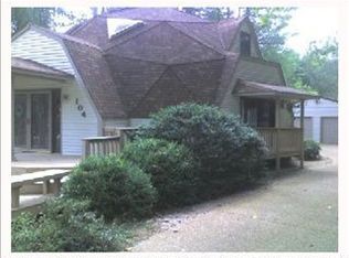 104 Riverside Dr, Yorktown, VA 23692