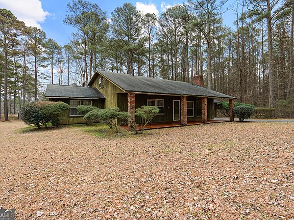 4th image of 447 Adams Rd