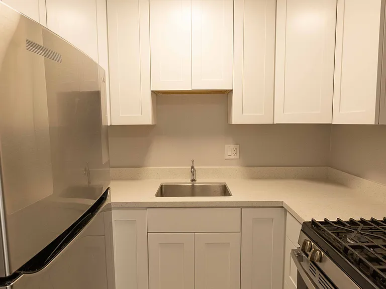 5400 Highland Ave #2 — Photo 2