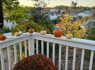 190 Park St APT 3, New Canaan, CT 06840