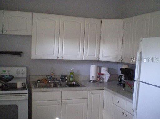 4th image of 303 Fairmont Dr
