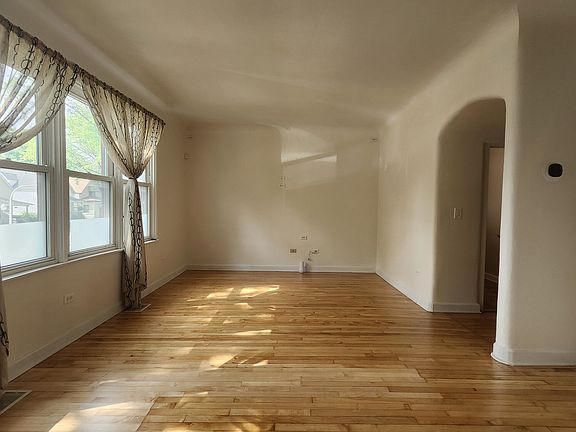 4th image of 4241 N Richmond St
