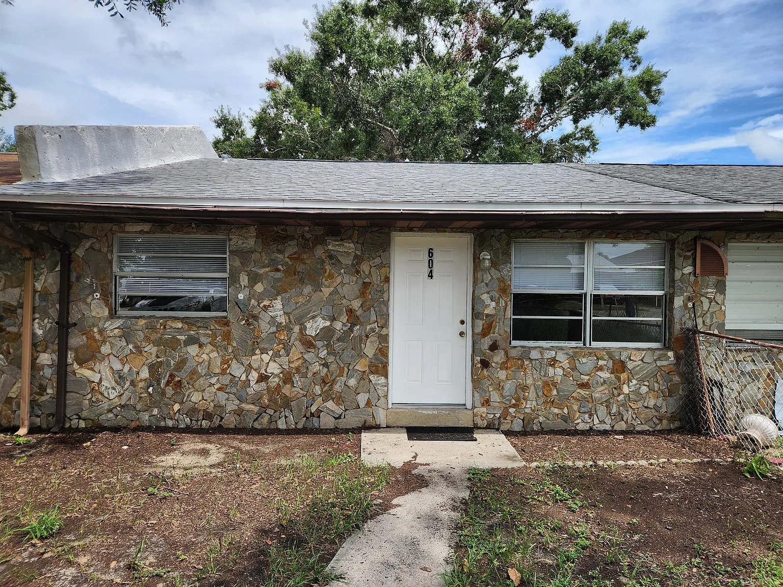 3 bed, 1050 sqft, $1,200 — Photo 1