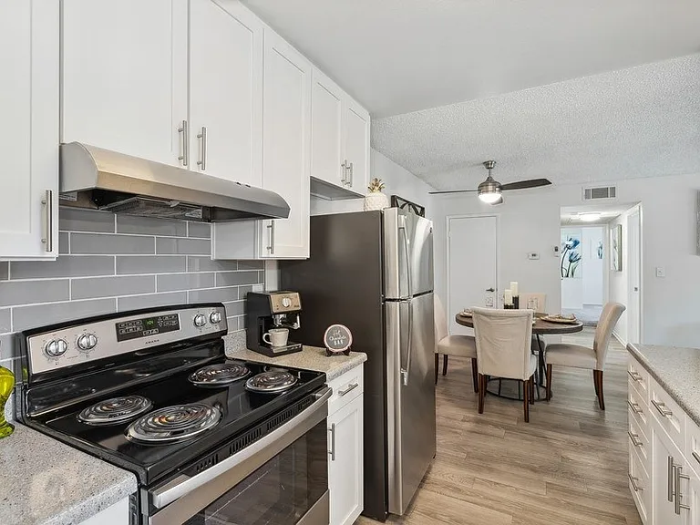 The District Apartment Homes — Photo 1