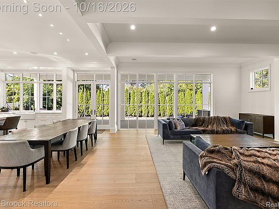 4th image of 1609 Yosemite Blvd