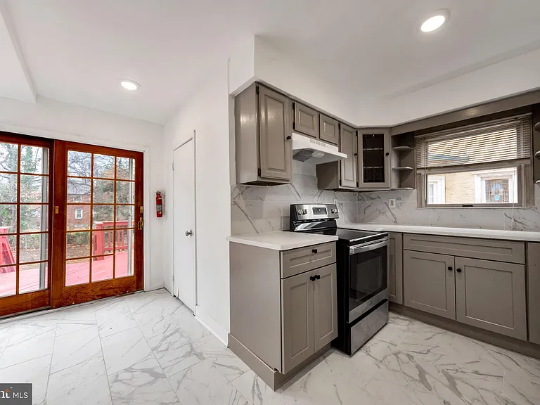 12 Montrose Ave — Photo 19