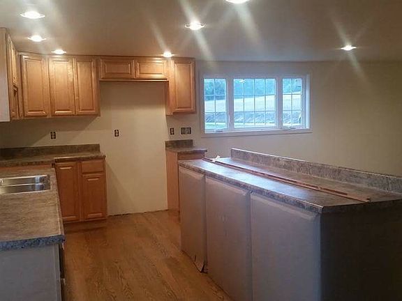 Open eat in kitchen to family room. Appliances included but