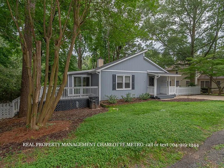 1059 Woodlake Ln — Photo 4