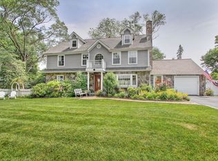 92 Barlow Plain Dr, Fairfield, CT 06824
