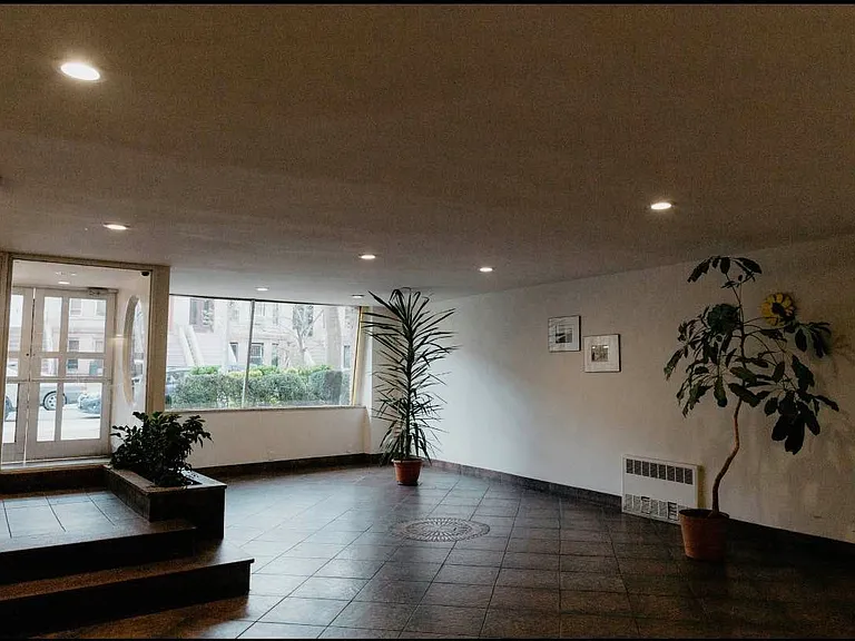 222 E 8th St #5M — Photo 2