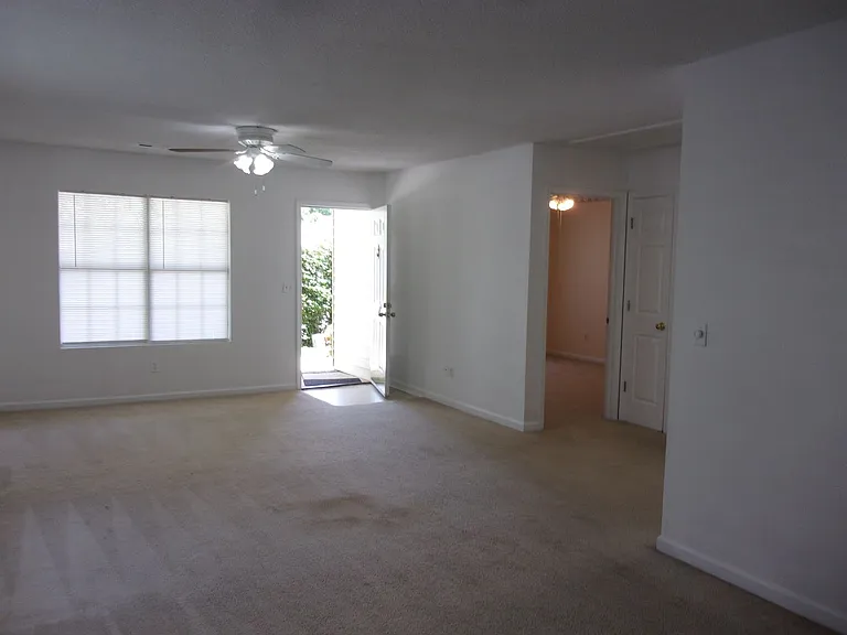 1073 Cherry Meadow Ln — Photo 4