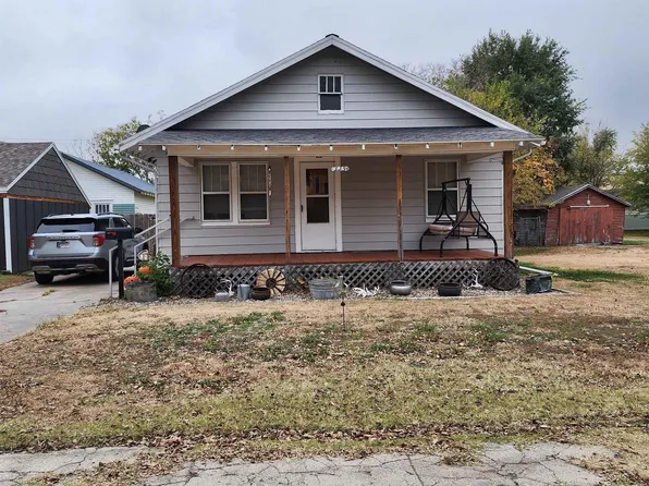 325 N 10th St, Wakeeney, KS 67672