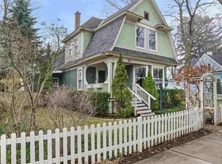 214 W Upright St, Charlevoix, MI 49720