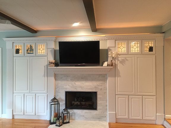 Fmly Rm Mrbl Frplc w/ Bltins