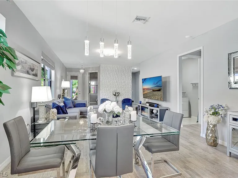 10908 Clarendon St — Photo 11