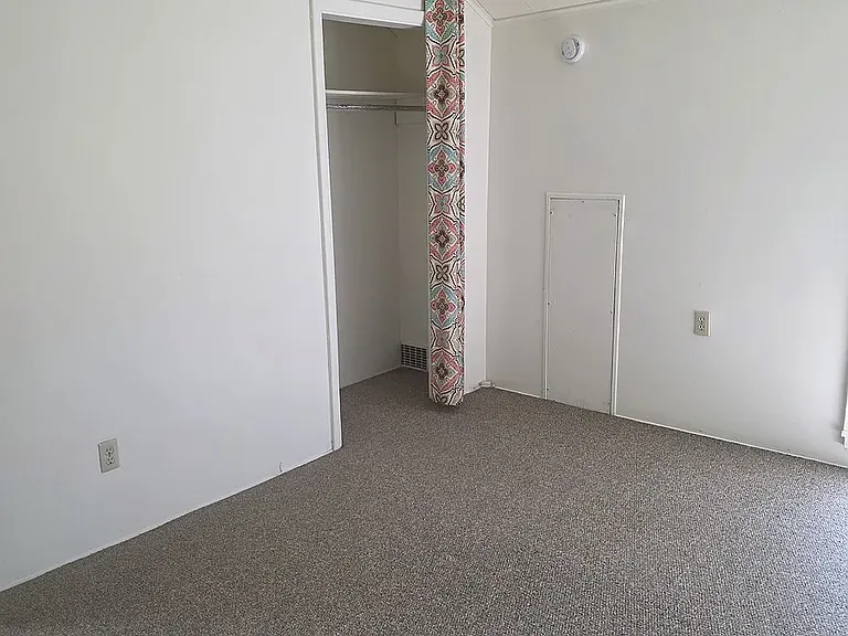 413 1/2 N Marshall Ave — Photo 5