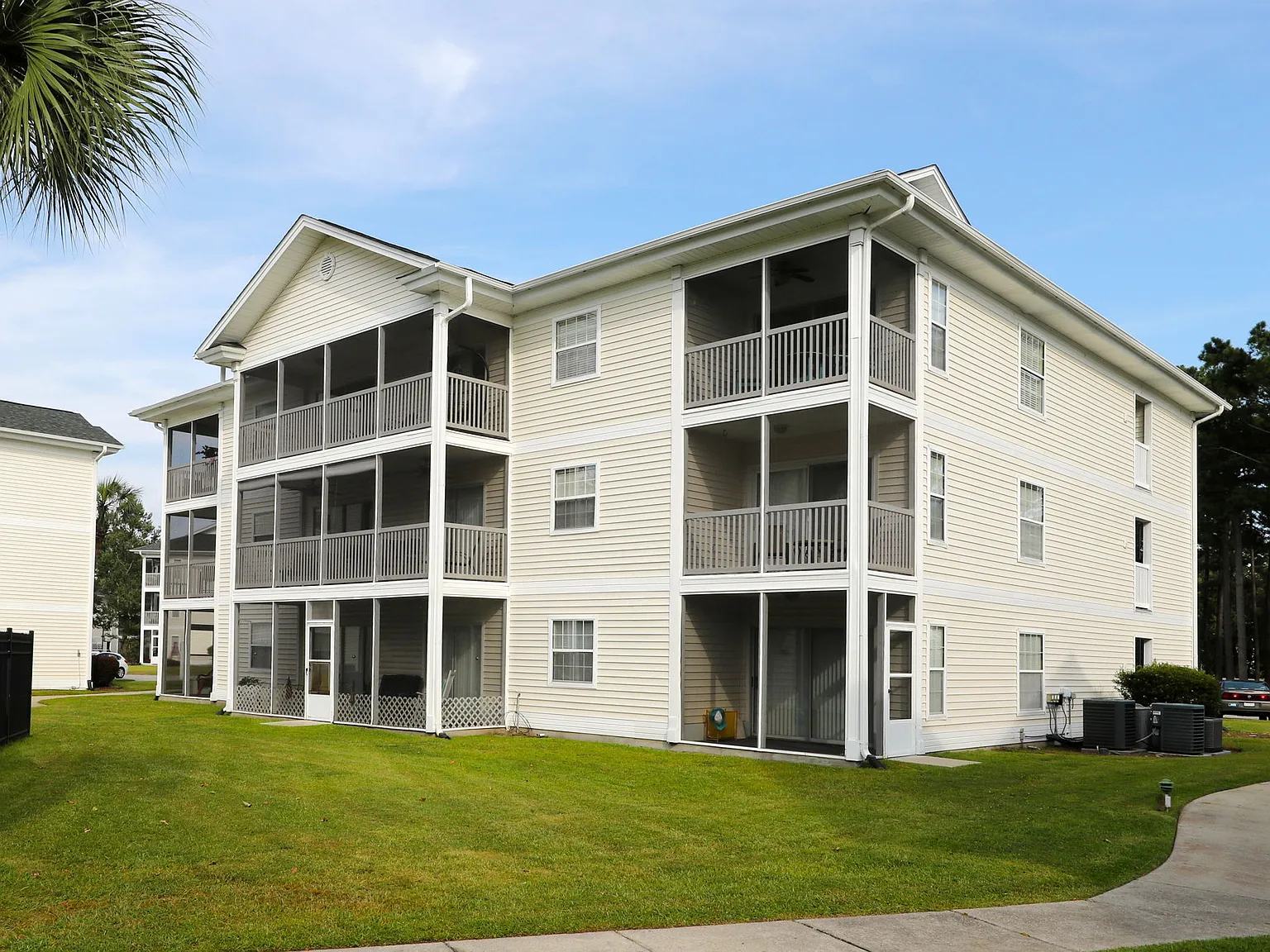 2 bed, 900 sqft, $1,700 — Photo 4