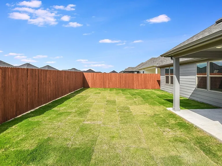 2305 Bellatrix Dr — Photo 17