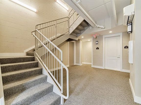 5th image of 80 Washington St