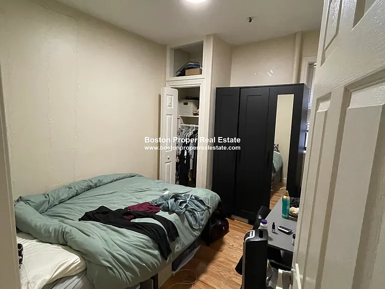19 Peterborough St #4 — Photo 4
