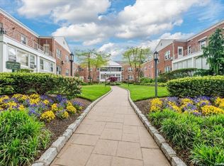 1367 Broadway APT B18, Hewlett, NY 11557