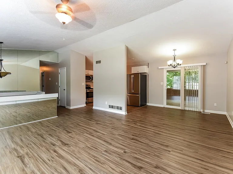 1012 Hicksmil Dr SW — Photo 6
