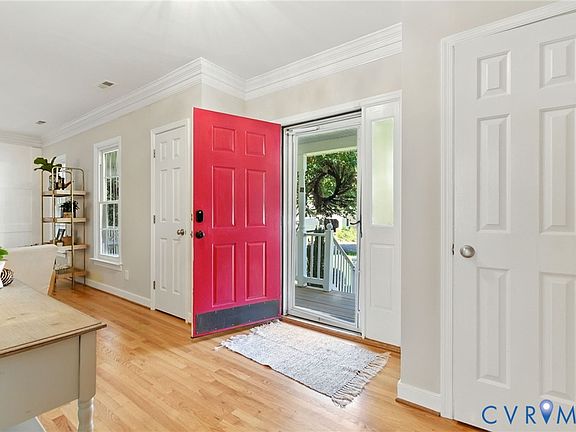 4th image of 9257 Kings Charter Dr