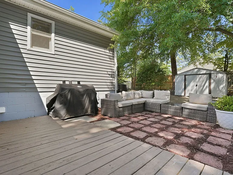 1425 Central Dr — Photo 42