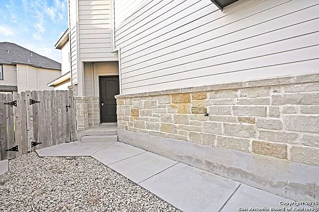 3 bed, 2.5 bath, 1272 sqft, $1,595 — Photo 2