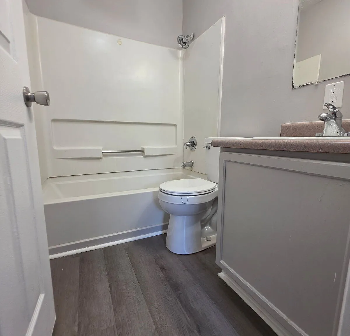 4 bed, 1.5 bath — Photo 3