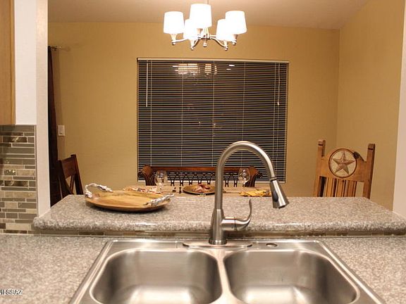 5th image of 711 W Oakley Pl