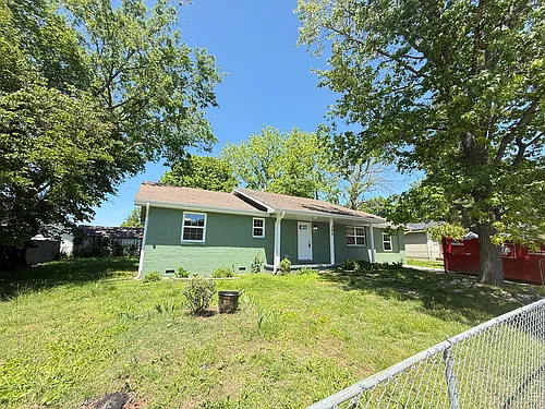 201 E Hall St Photo 1