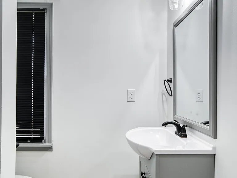 5647 Olive St — Photo 16