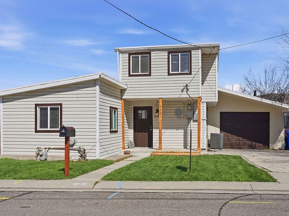 1st image of 636 W 4th Ave