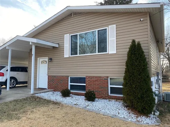 7 Edgeworth Ave, Maryland Heights, MO 63043